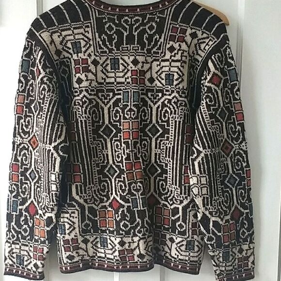 Geometric Patterned Black and White Women's Top - Picture 2 of 7